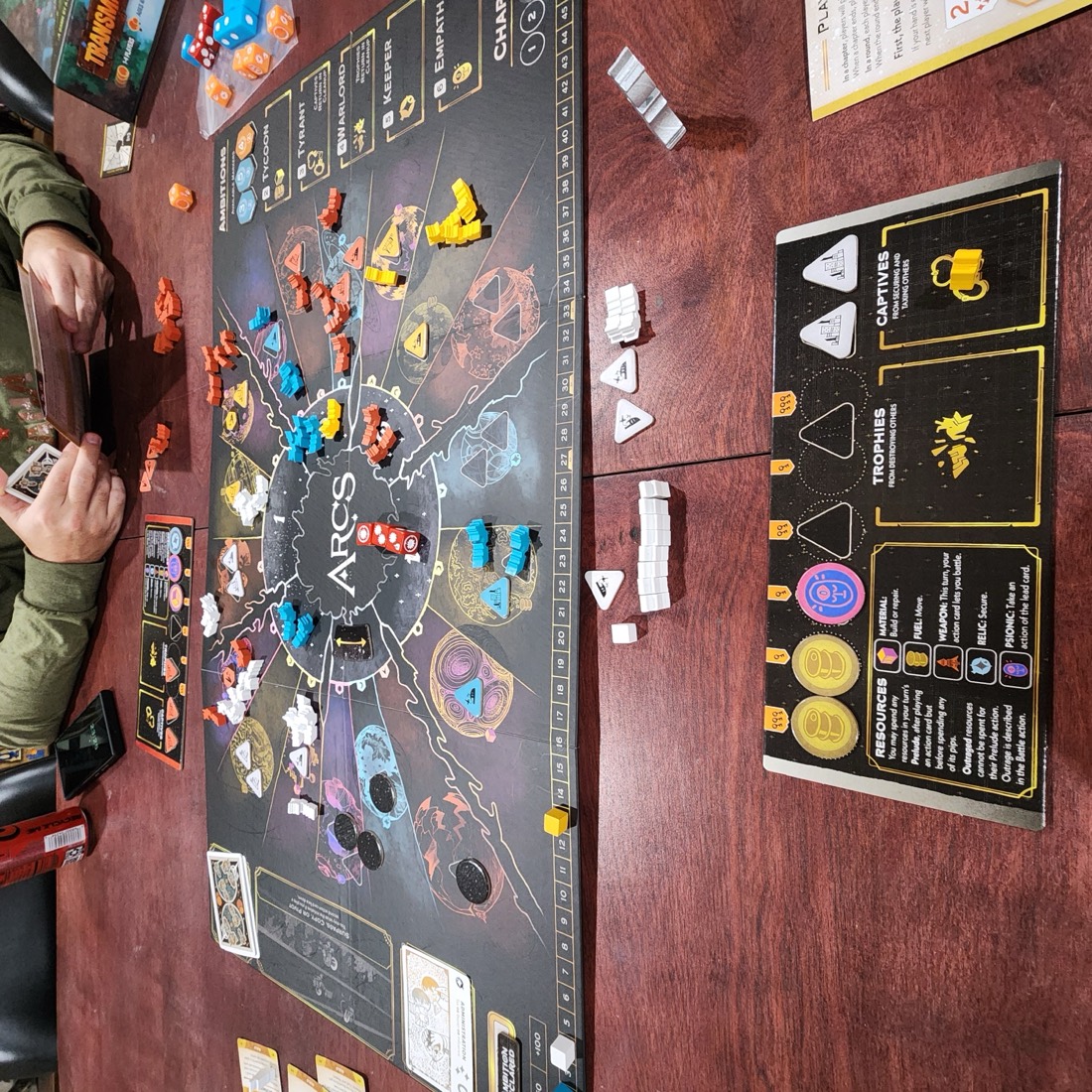 Playing Arcs board game